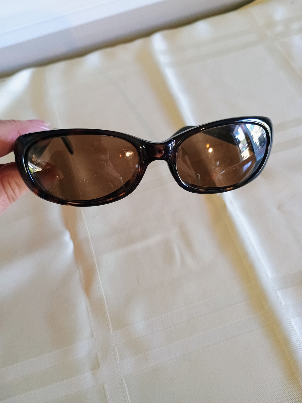 Frames - Women's Tortoiseshell Oval Sunglasses - Picture 5 of 6